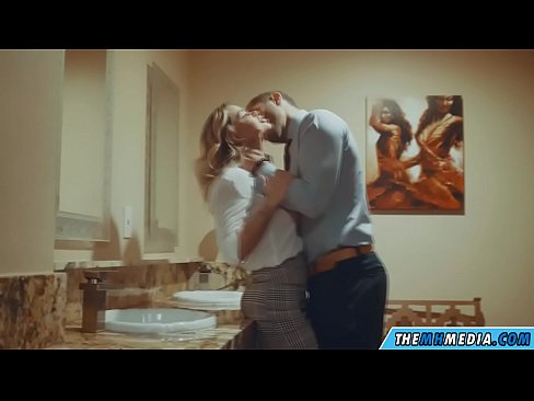 ❤️ Quando uma loira peituda o seduz numa casa de banho pública Sexo de qualidade em pt.porno24-7.ru
